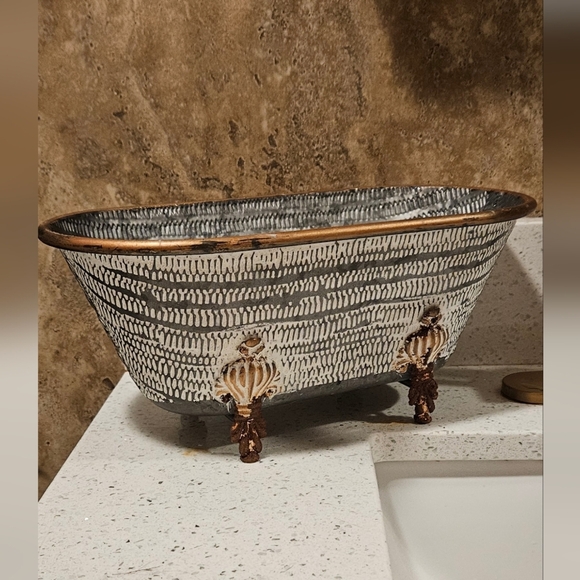 Other - 🌟Rustic Copper Miniature Bathtub Home Decor Planter🌟